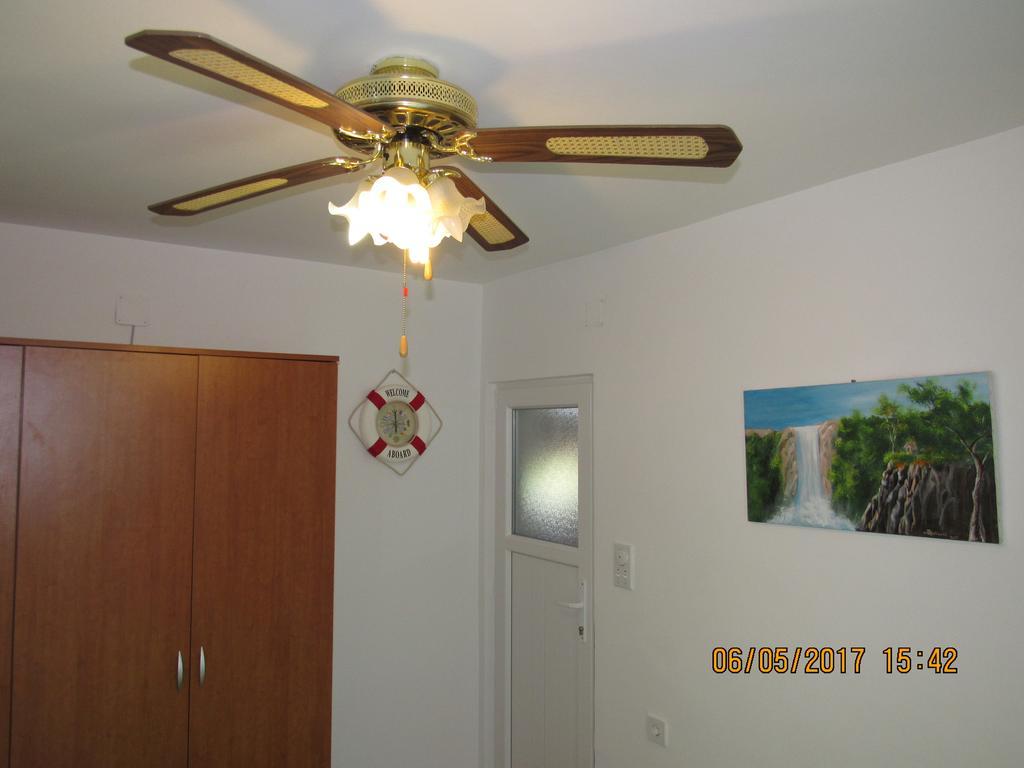 Guest House Vanessa Supetar Dış mekan fotoğraf